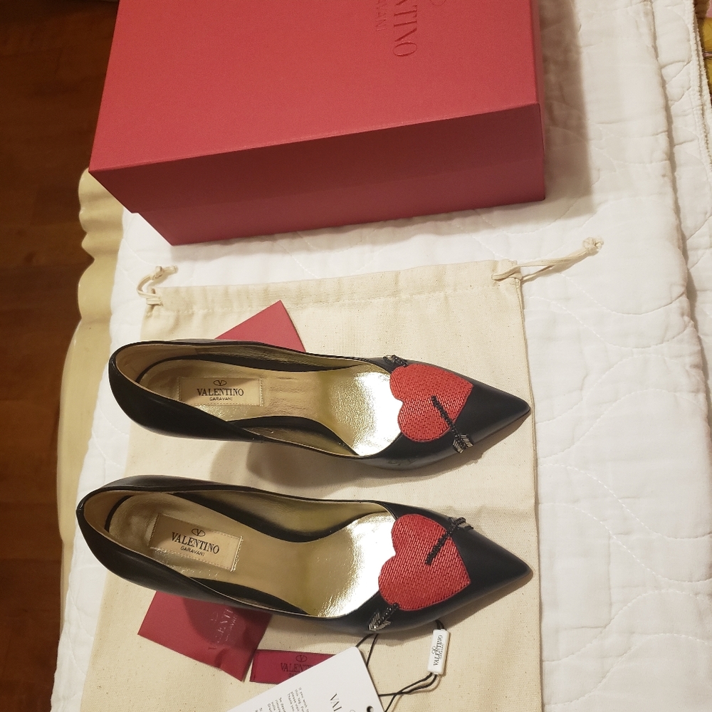 Shoes - Picture 1 of 8